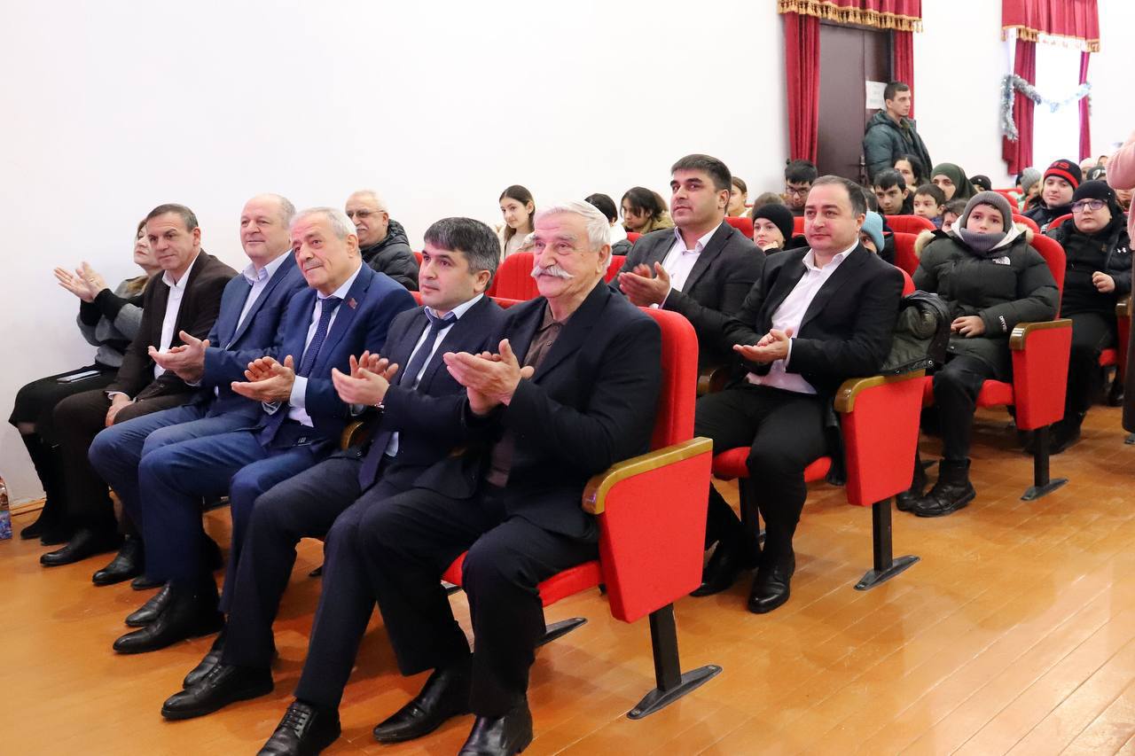 В Табасаранском районе при содействии центра социального обслуживания прошло новогоднее торжество для детей участников СВО